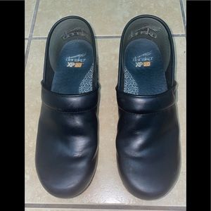 BLACK LEATHER DANSKO XP 2.0 Women’s Waterproof Work Clogs.